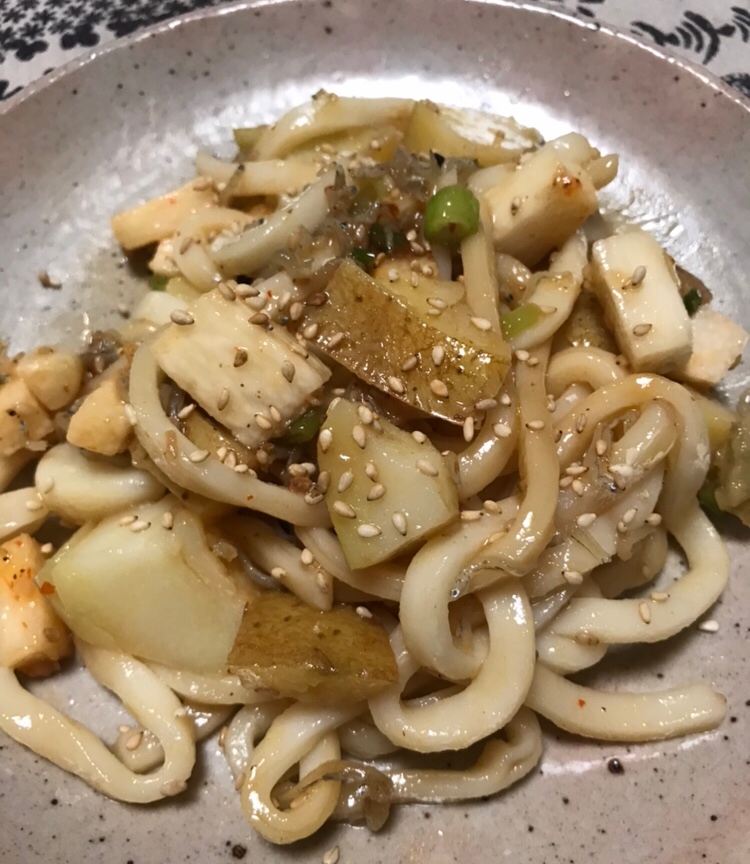 新じゃがと長芋、じゃこの焼うどん