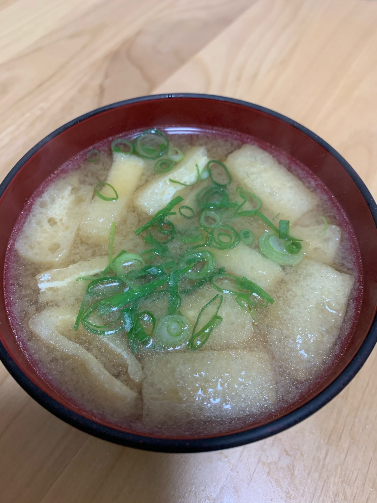 豆腐と薄揚げのお味噌汁