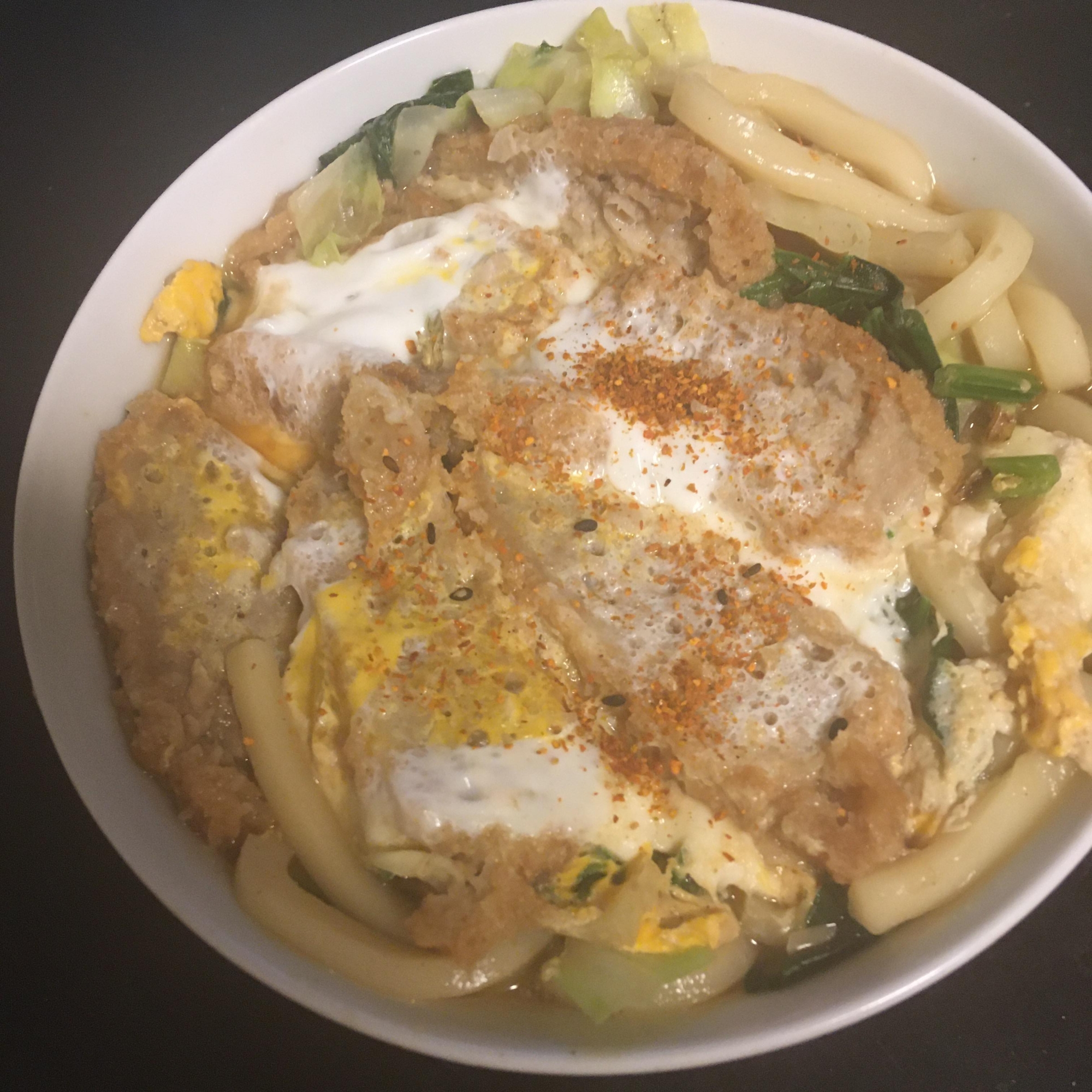 ほうれん草、キャベツ、メンチカツの卵うどん