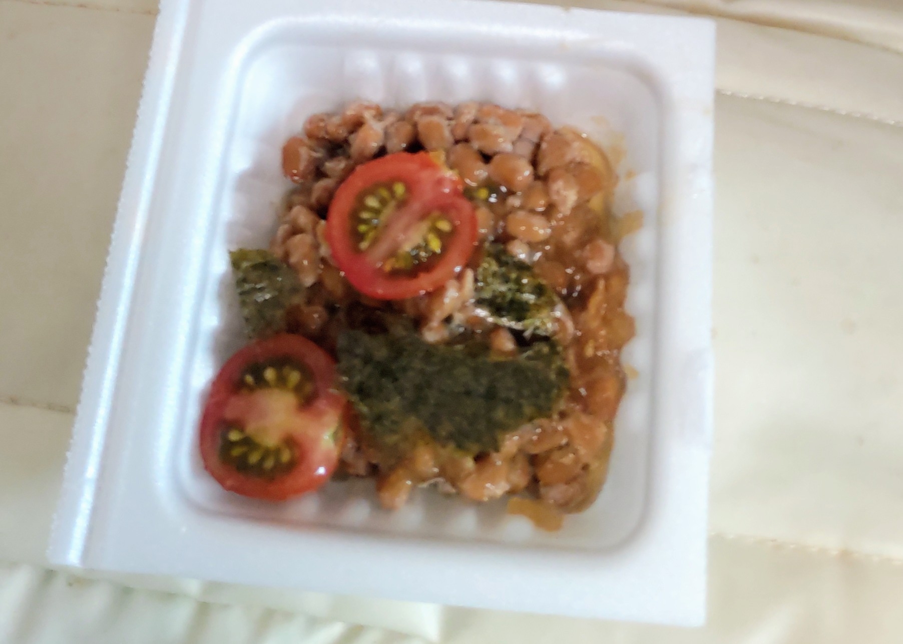 納豆に♪トマトと海苔を