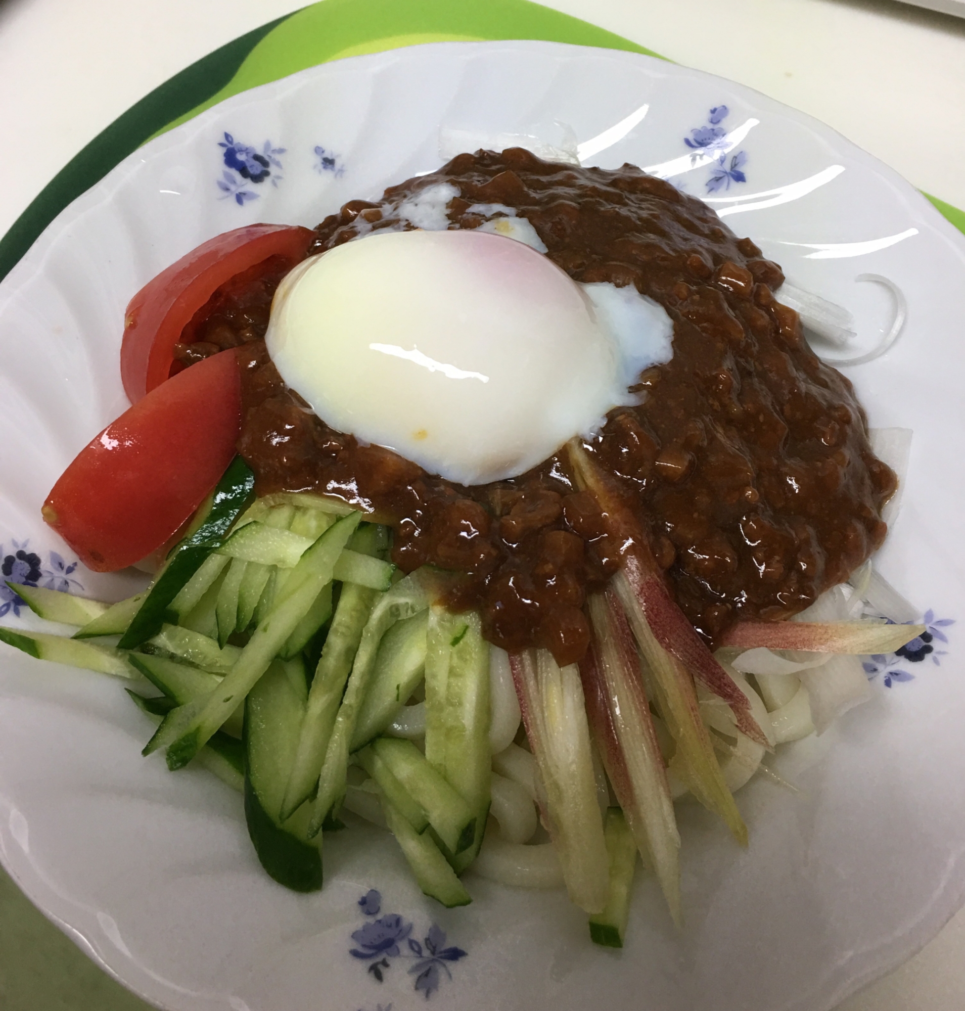 温玉のせジャージャー麺(うどん)