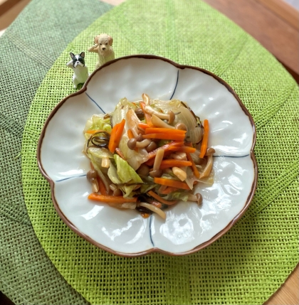 レタス切り昆布しめじ人参の蒸し焼き