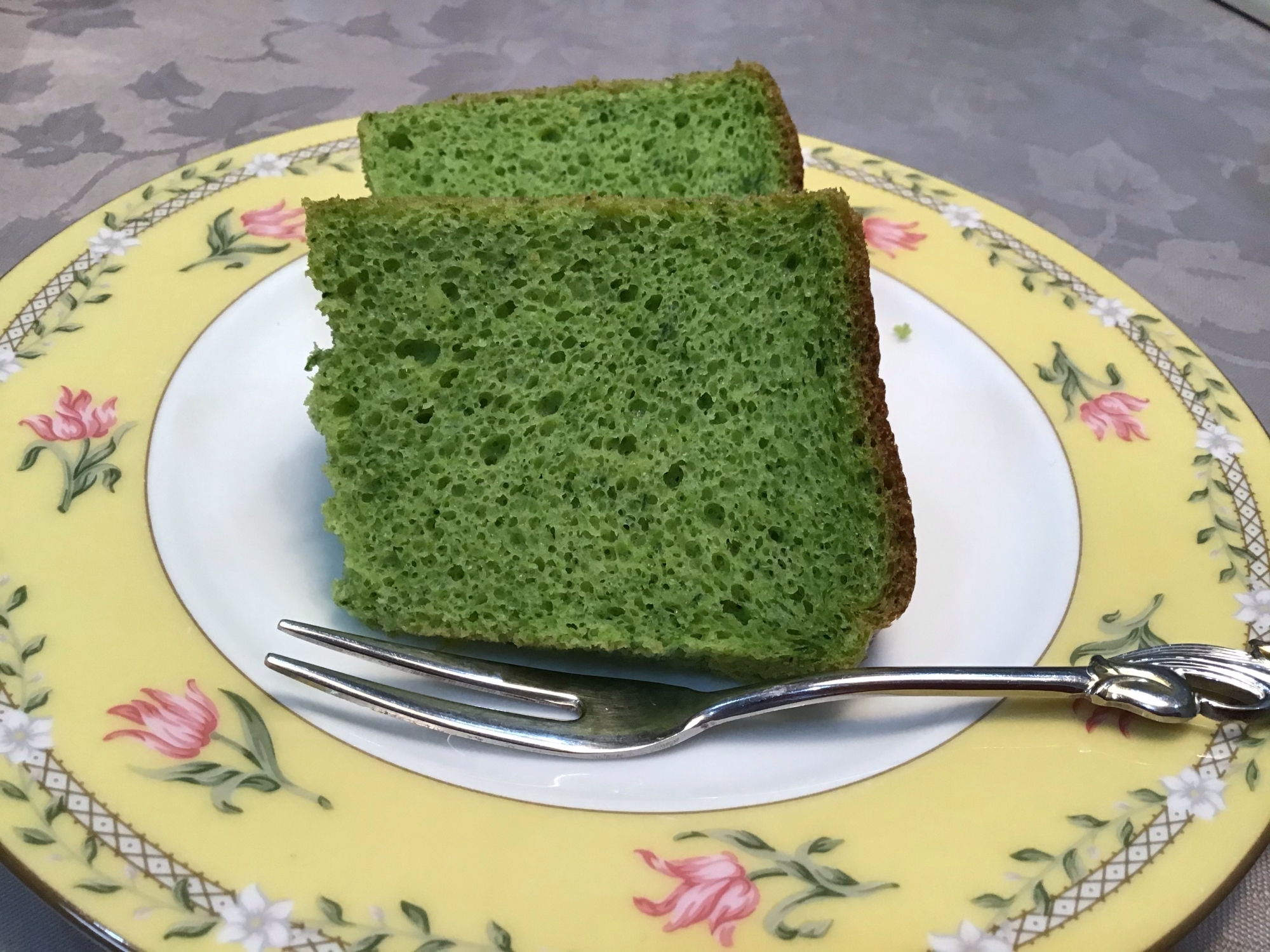 ほうれん草シフォンケーキ