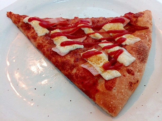 ハムとチーズのカレー香るピザ