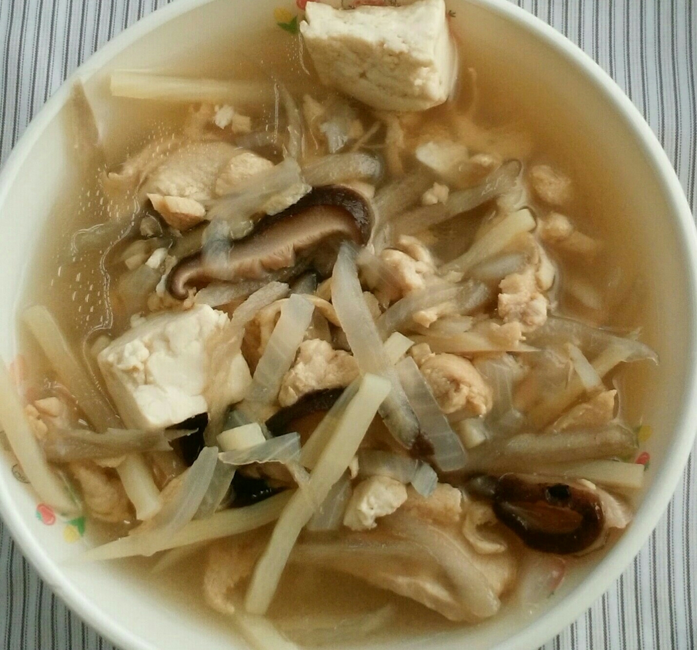 タケノコと鶏の中華スープ