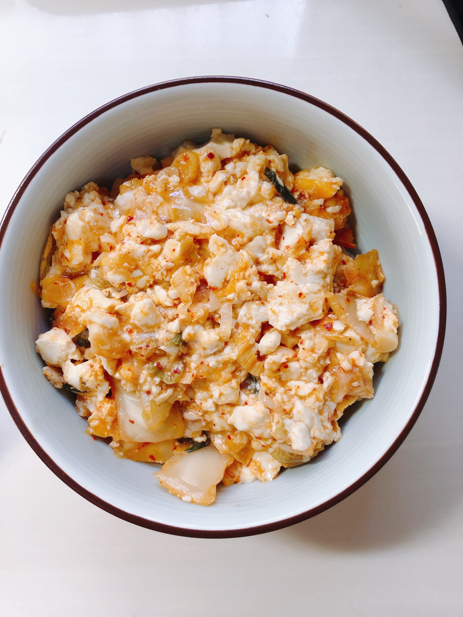 今日のお昼ごはんはキムチ豆腐丼♪