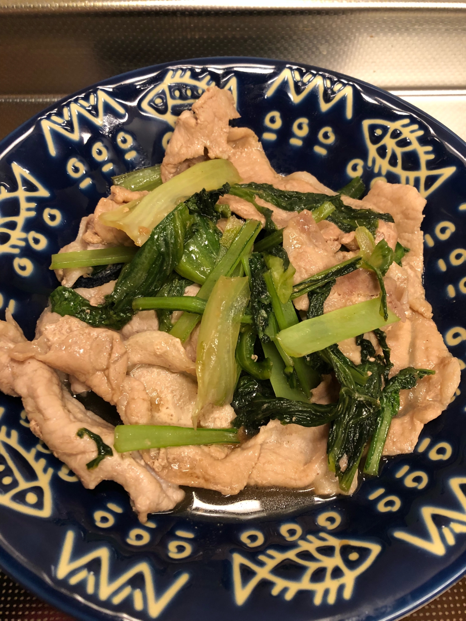 シャキシャキ♪レタスと小松菜と豚肉の和風辛子炒め♪