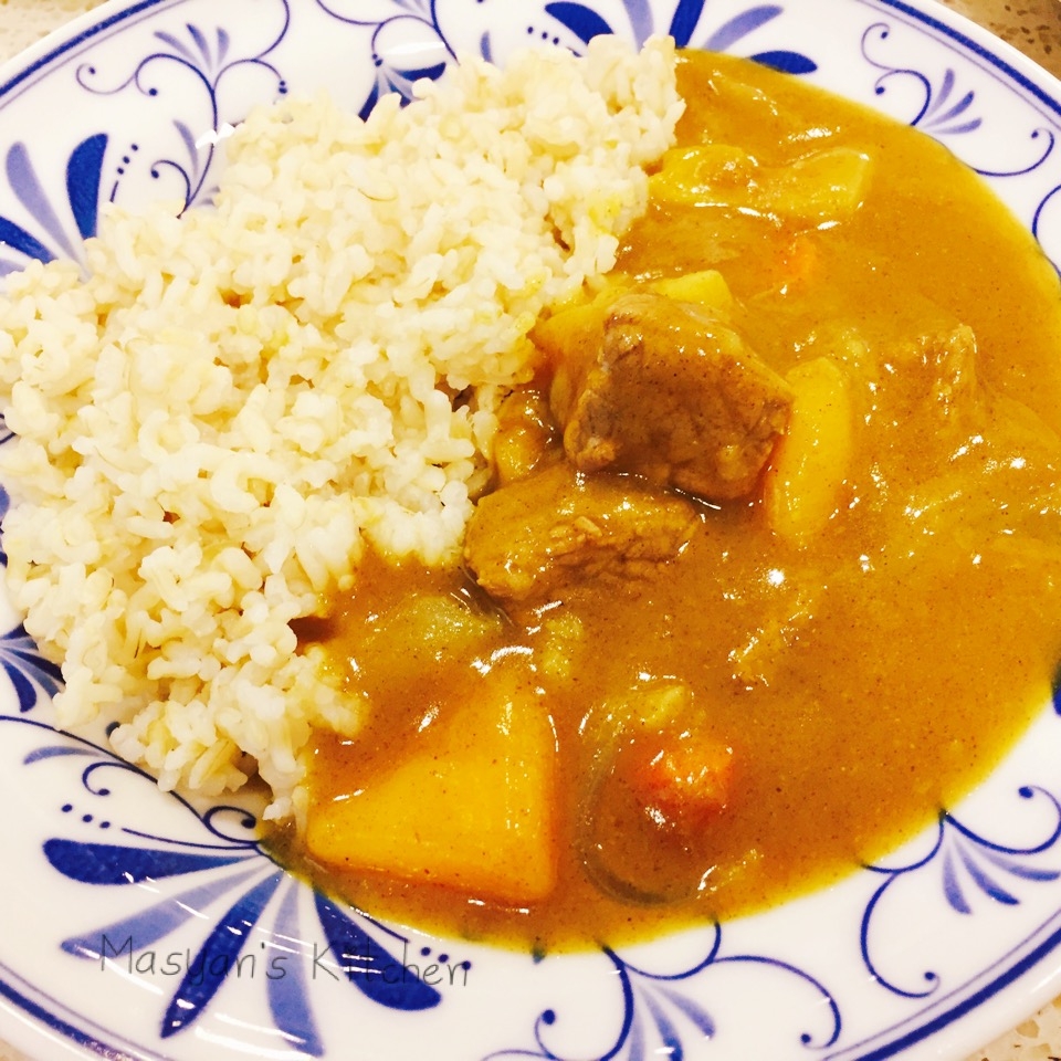 ゴロゴロマンゴー入り　カレーライス