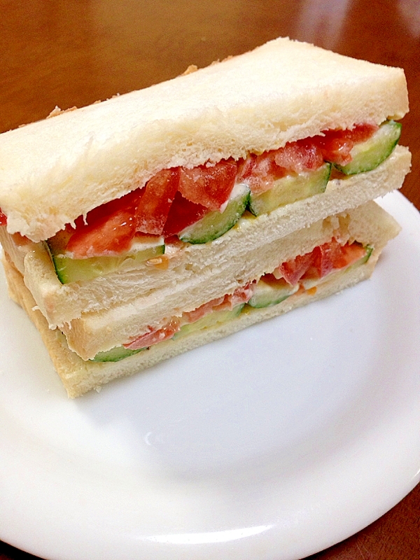 トマトときゅうりのサンドイッチ レシピ 作り方 By Tukuyo93 楽天レシピ トマトときゅうりのサンドイッチ レシピ 作り方 By Tukuyo93 楽天レシピ