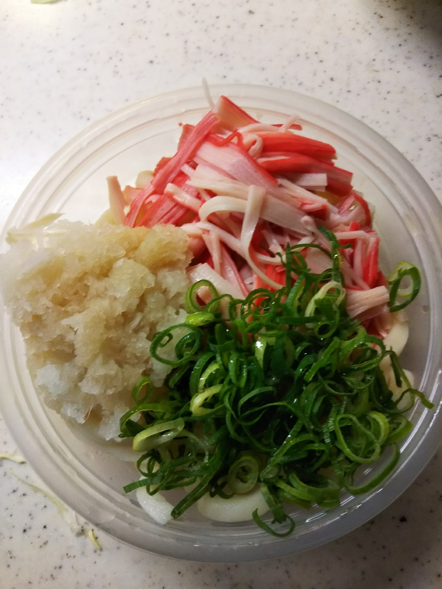 カニかまと大根おろしとネギのぶっかけうどん