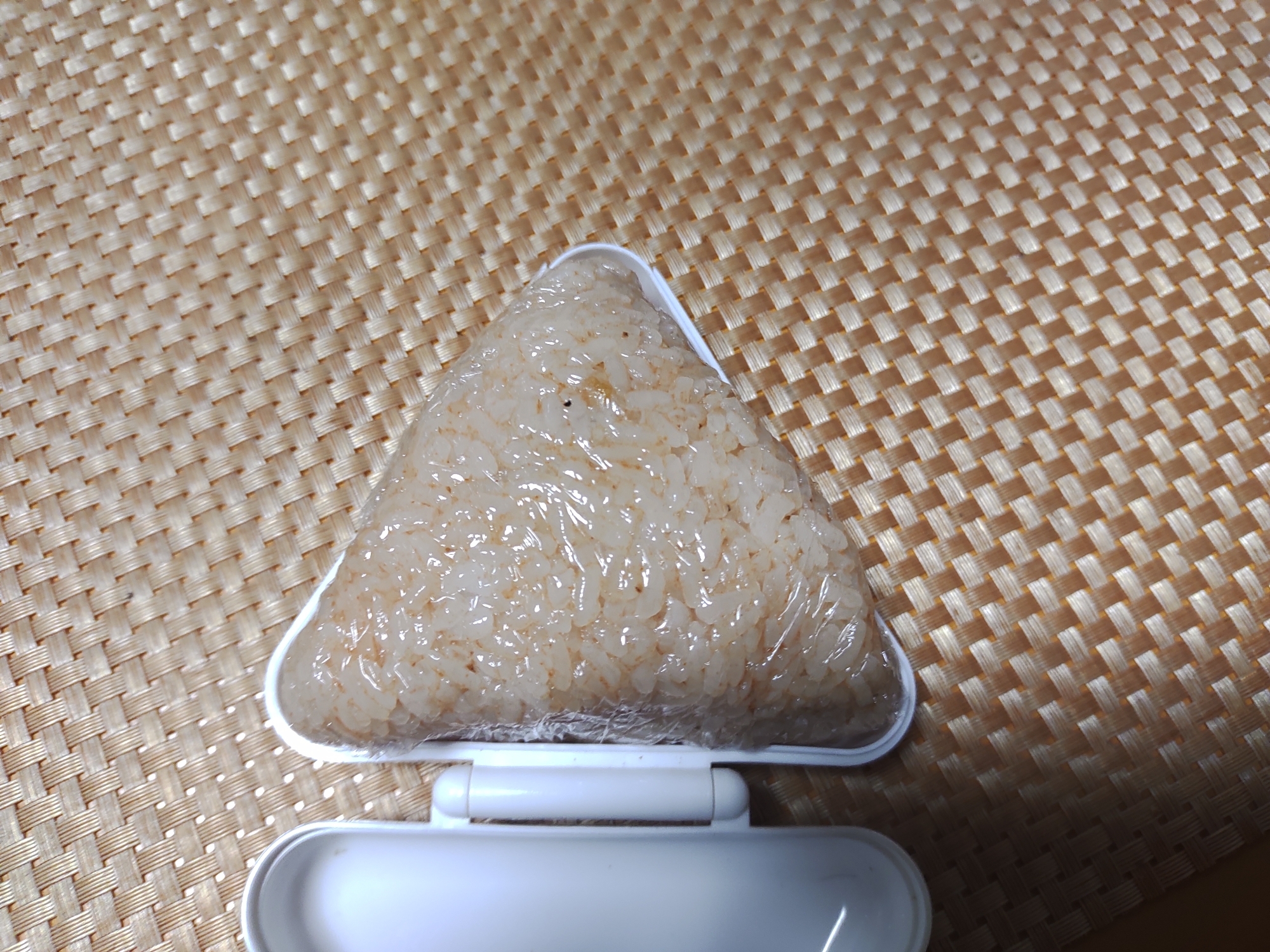赤い唐揚げおにぎり