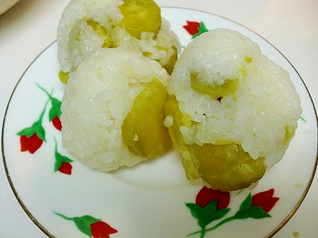 離乳食 手づかみ食べに サツマイモのおにぎり レシピ 作り方 By Hottyoi 楽天レシピ