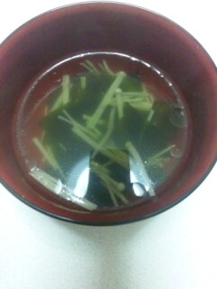 ネギ、わかめ、えのきの生姜スープ