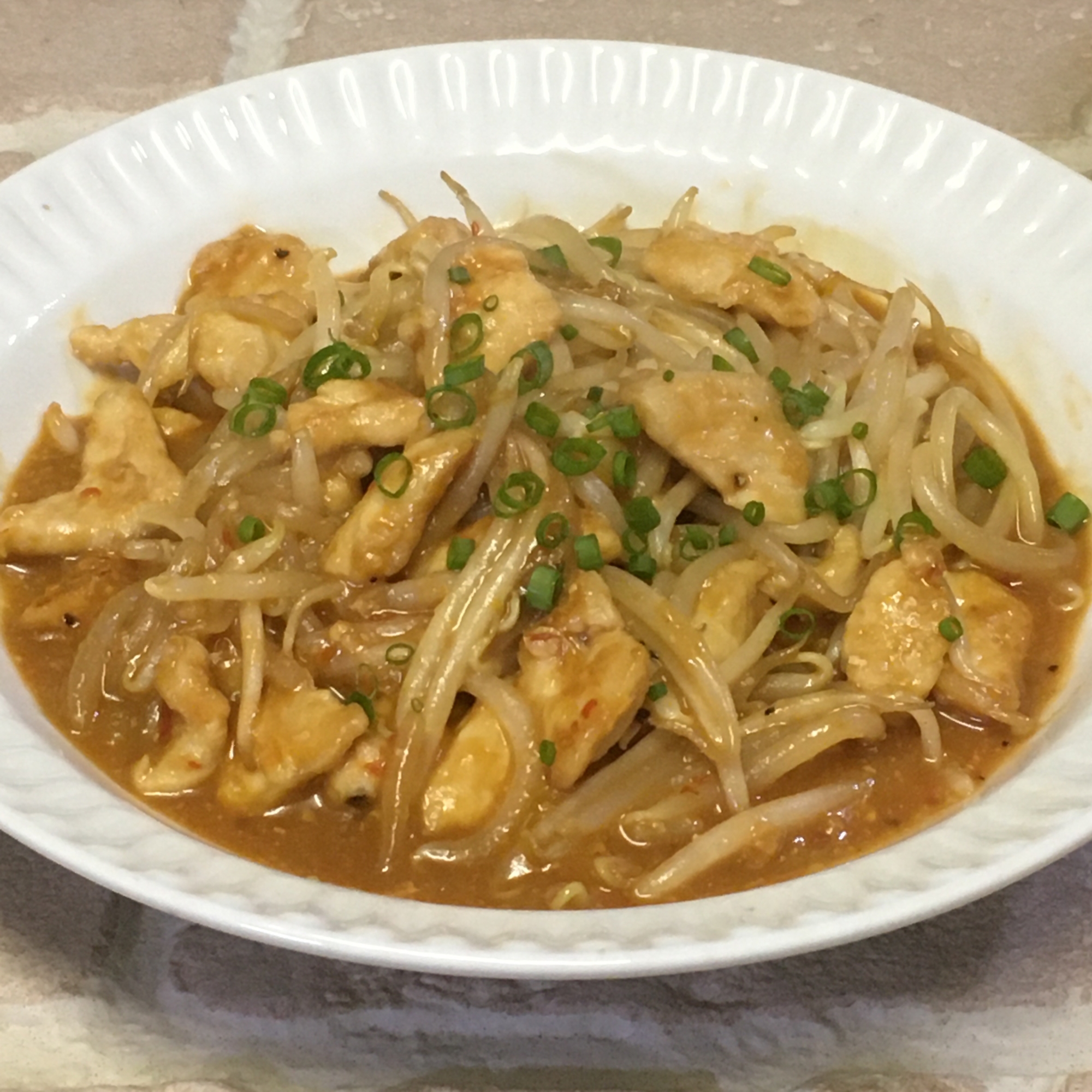 鶏むね肉ともやしのオイスター味噌炒め♪