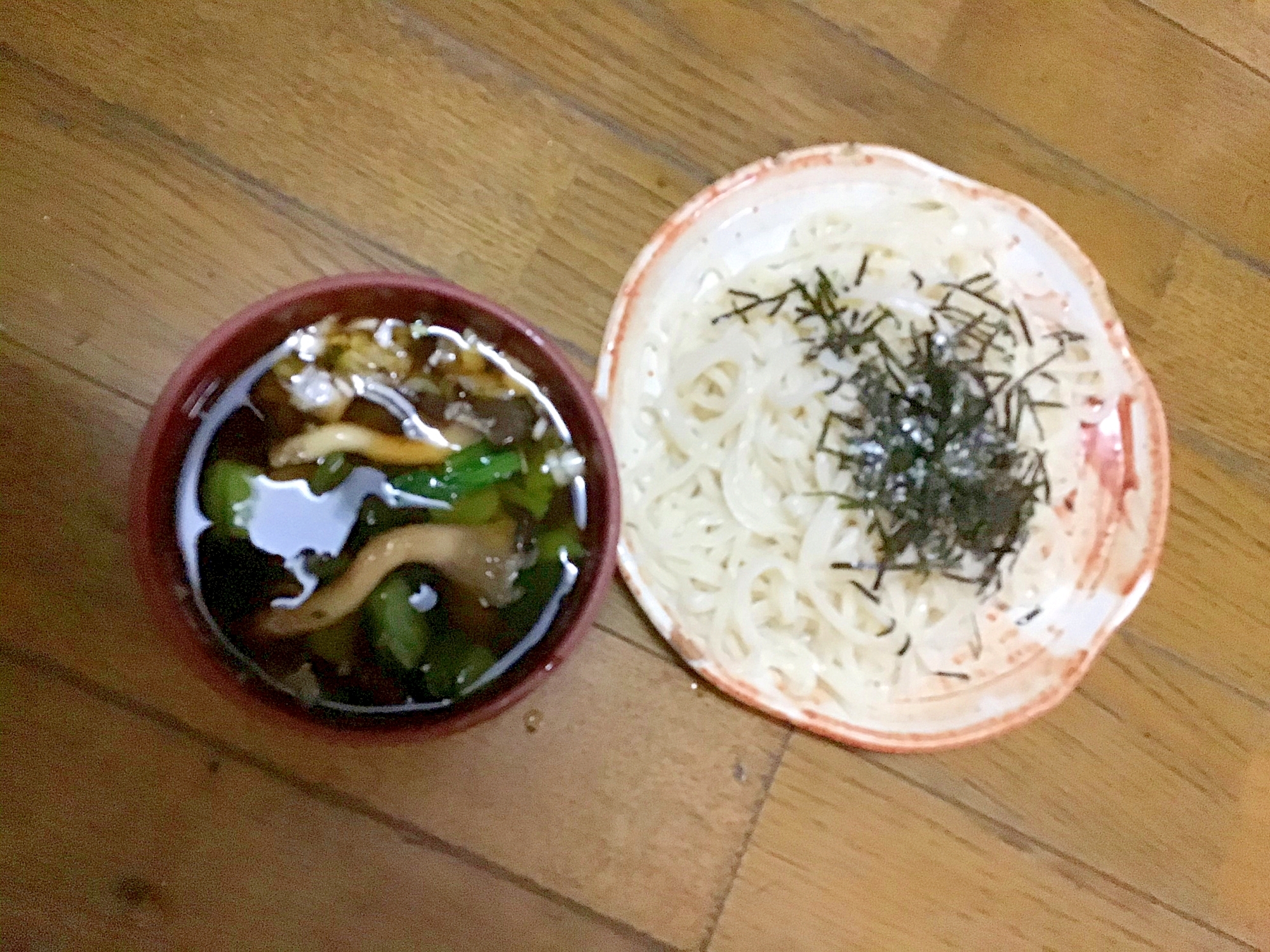 平茸と小松菜とめかぶのつけ汁うどん（冷）