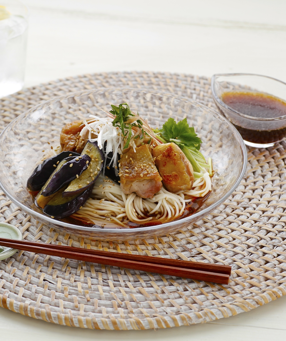 鶏の旨味がギュギュッと!鶏となすの冷しそうめん