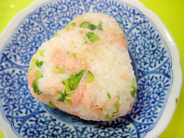 ツナ醤油と大根の葉のおにぎり