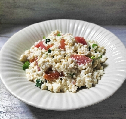 きょうはこちら♬お豆腐たっぷり食べたい気分だったのとトマト大量にあったので作ってみました♡胡麻いっぱいで優しい味付け(๑´ڡ`๑)美味しい素敵なレシピ感謝です✨