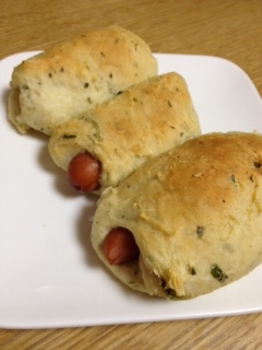 オリーブ油でヘルシーに✿小松菜と白ゴマの手こねパン