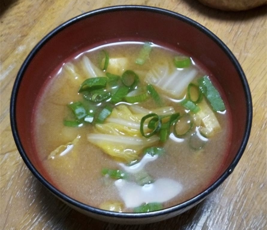 白菜と薄揚げ　味噌汁