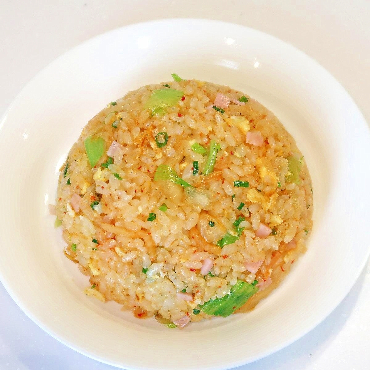 キムチとハム、リーフレタスの炒飯(チャーハン)