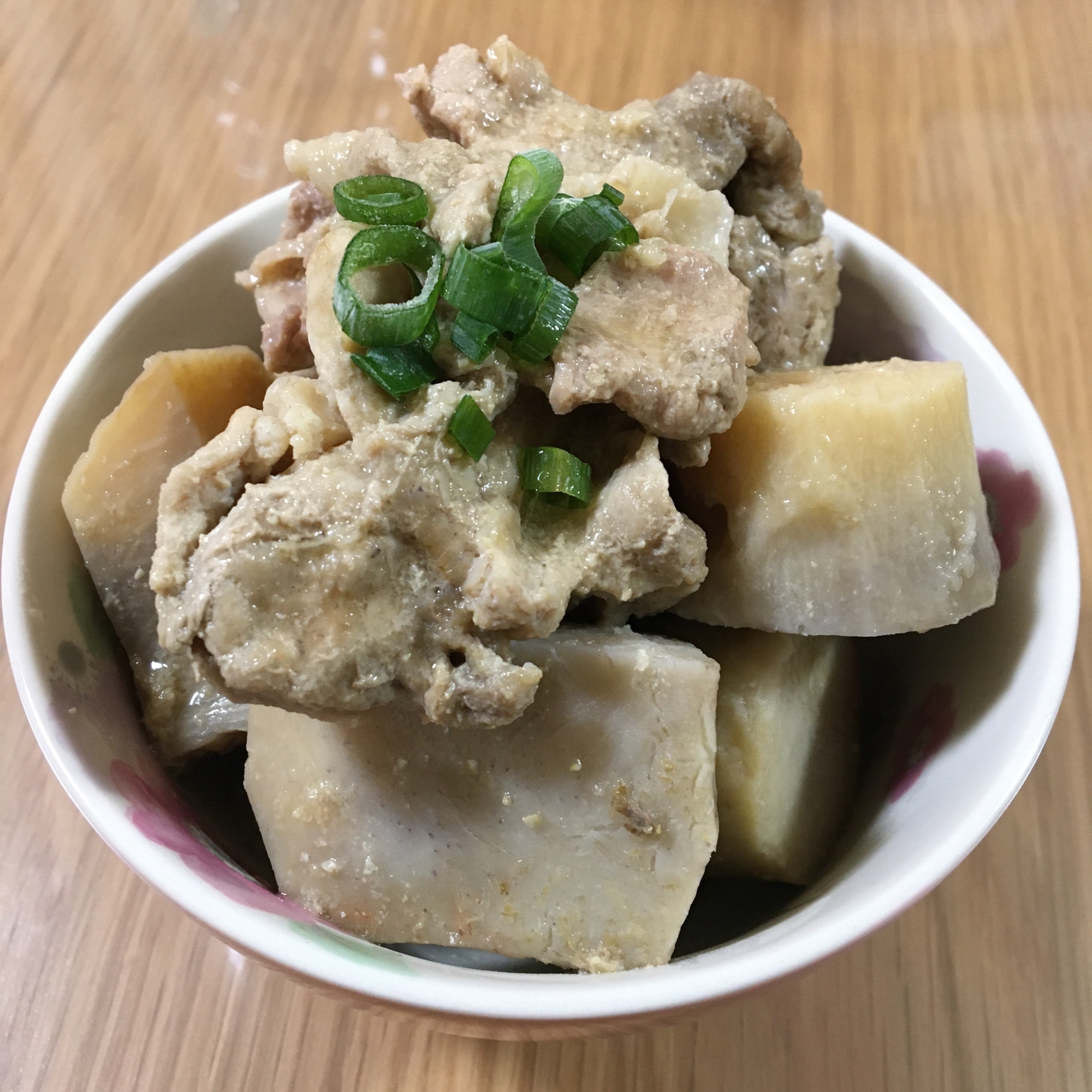 ダッチオーブンで里芋の味噌煮込み