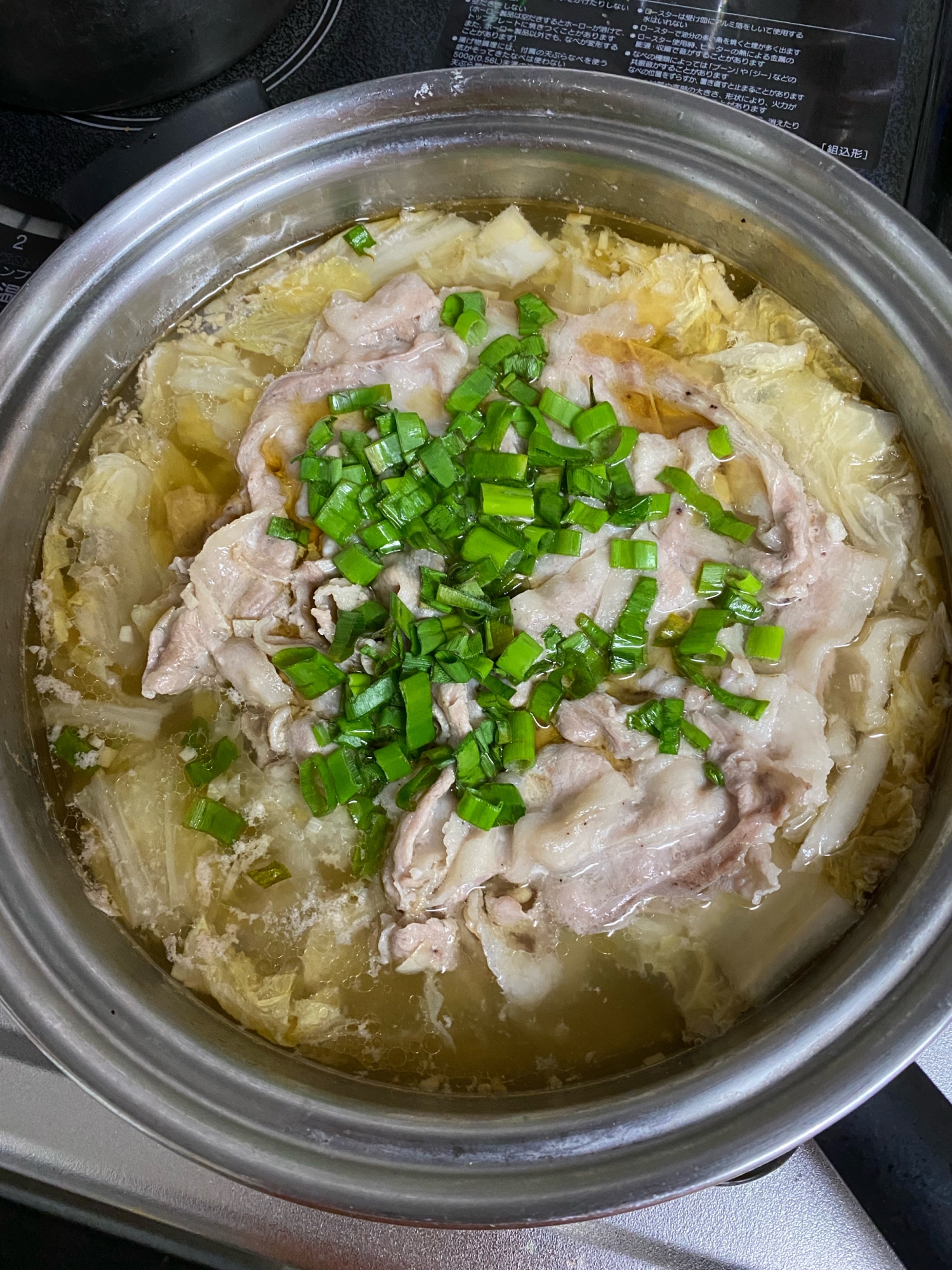 旨味たっぷり！豚肉と白菜の無水ごま油鍋