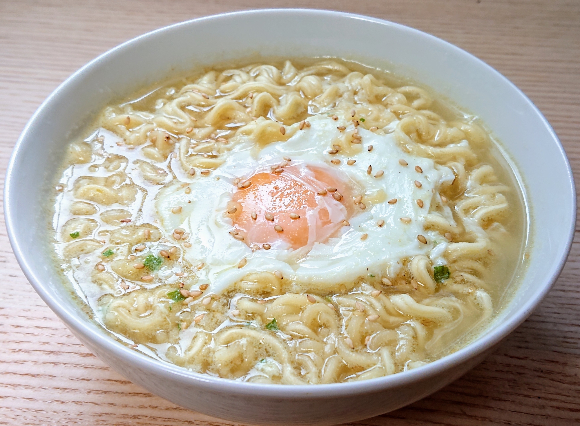 インスタントで☆落とし卵の塩ラーメン