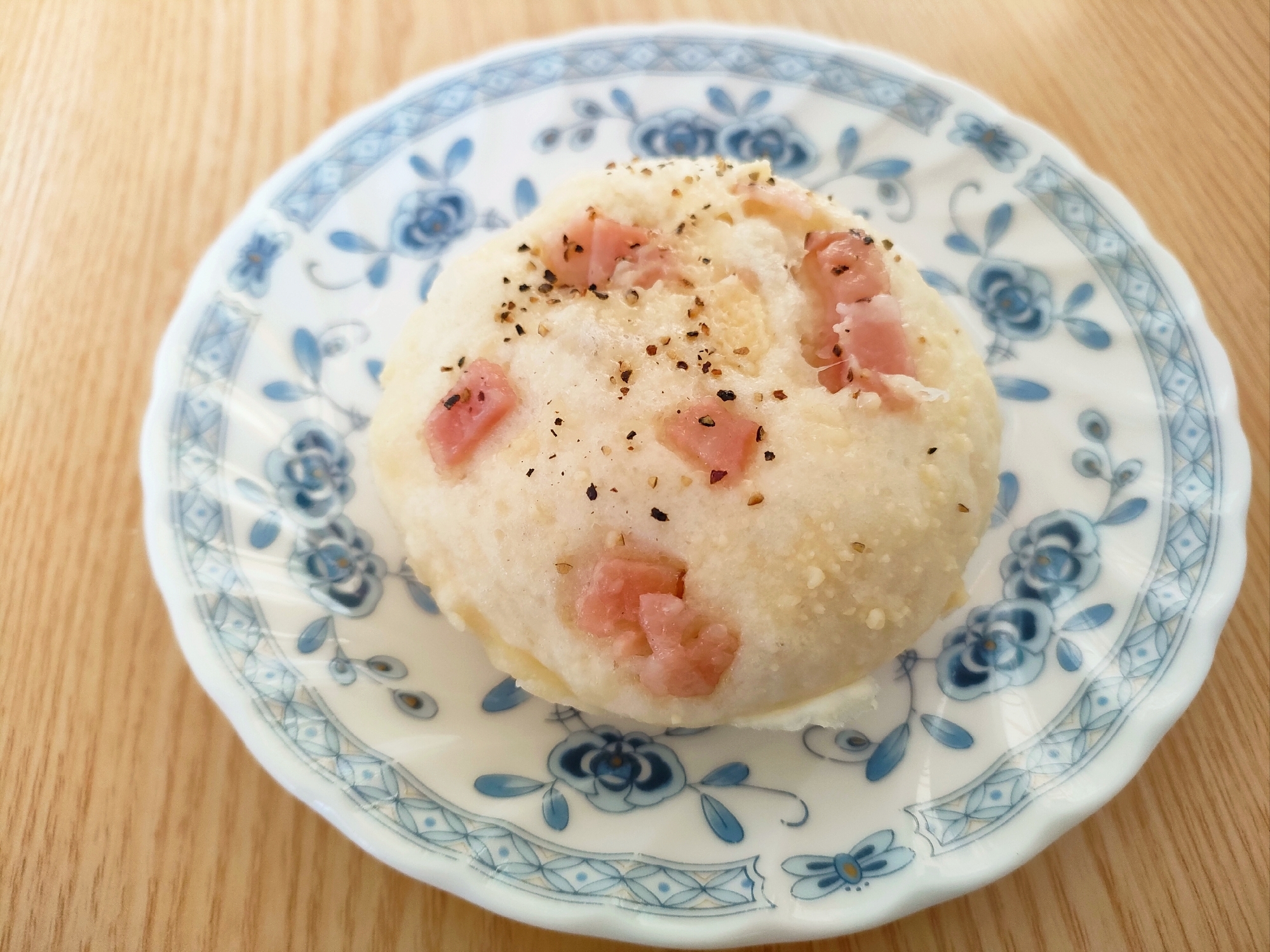 朝食に☆レンジで1分♪ふんわり粉チーズ蒸しパン