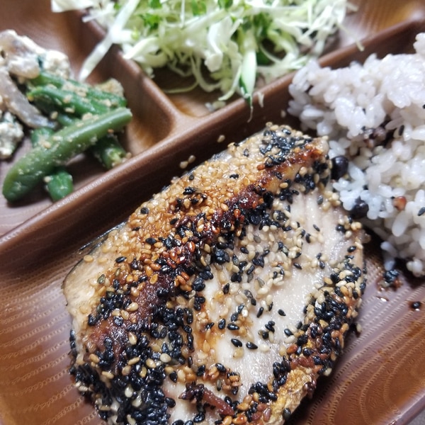 子供と食べるさばのカリカリごまのさっぱり焼き レシピ 作り方 By Erimickey 楽天レシピ 子供と食べるさばのカリカリごまのさっぱり焼き レシピ 作り方 By Erimickey 楽天レシピ