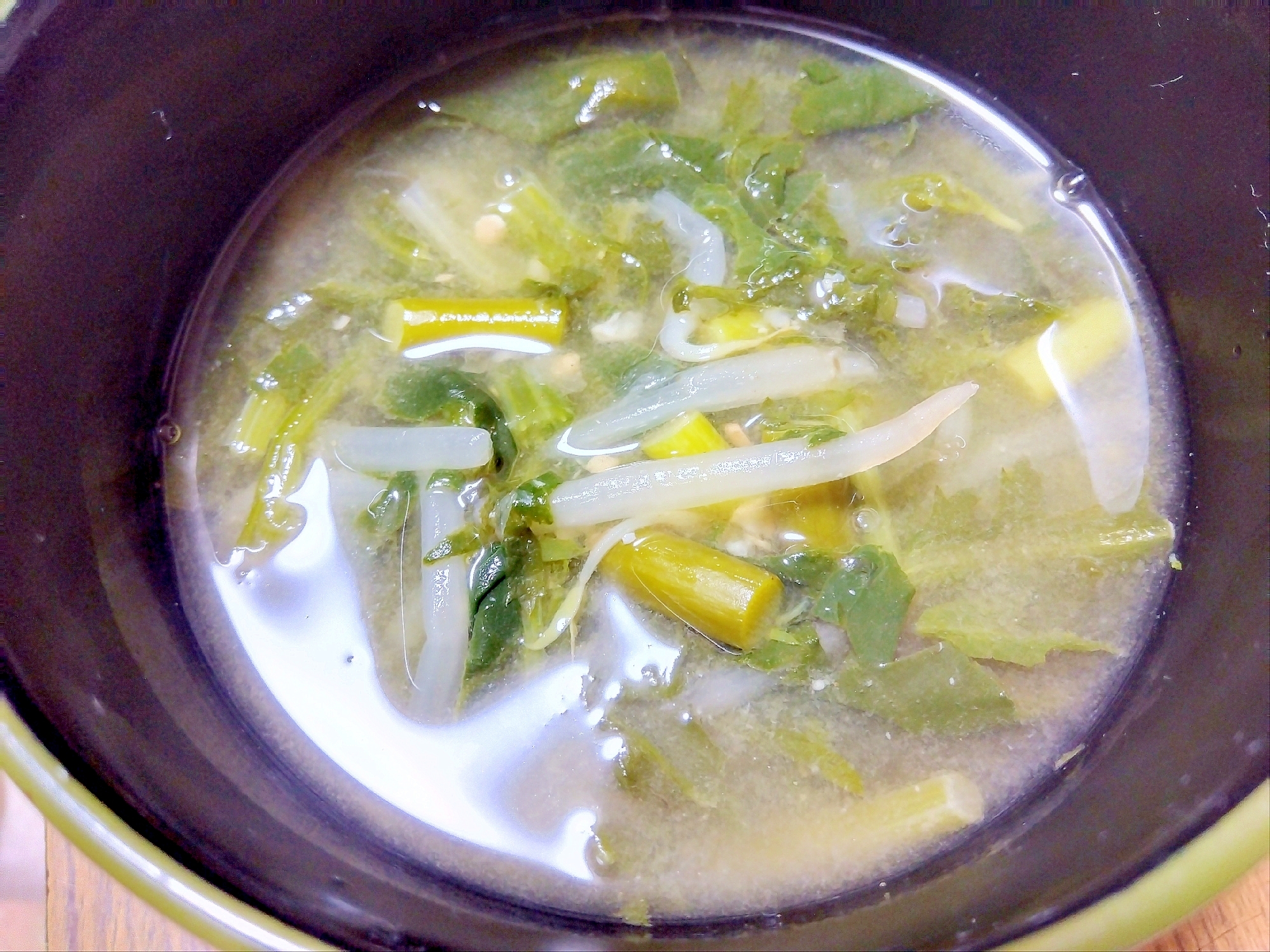 春菊ほうれん草ニンニクの芽もやし味噌汁
