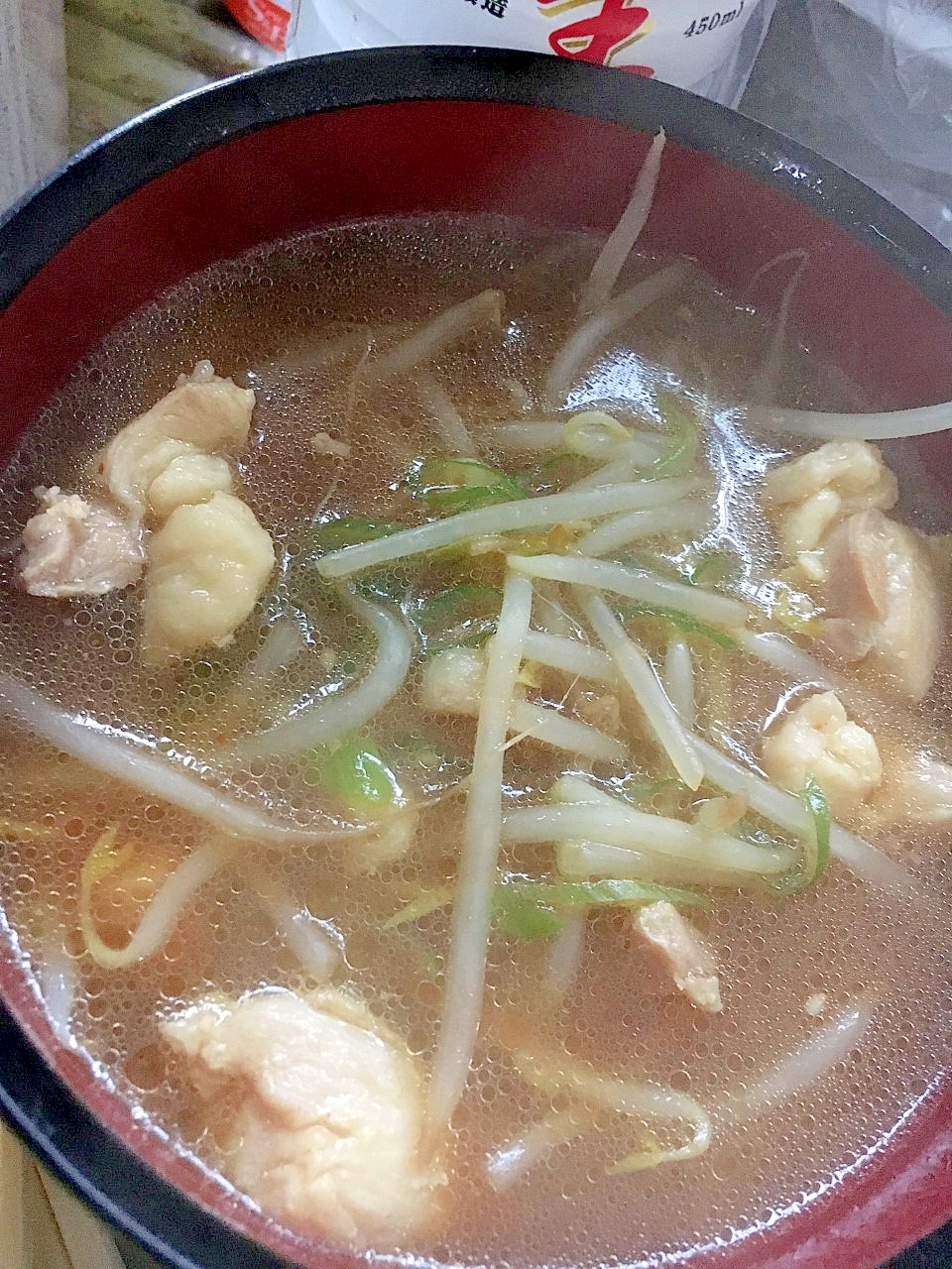 鶏肉ともやしの味噌ラーメン