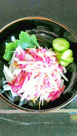 山芋と菊花の和え物