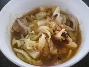 しめじとキャベツの食べるラー油スープ