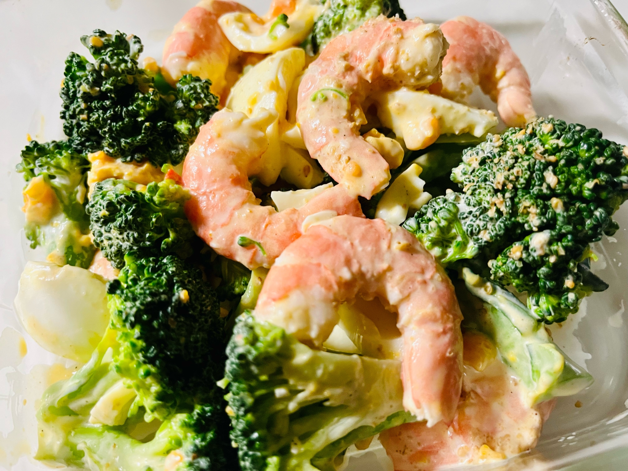 エビとブロッコリーと卵のサラダ