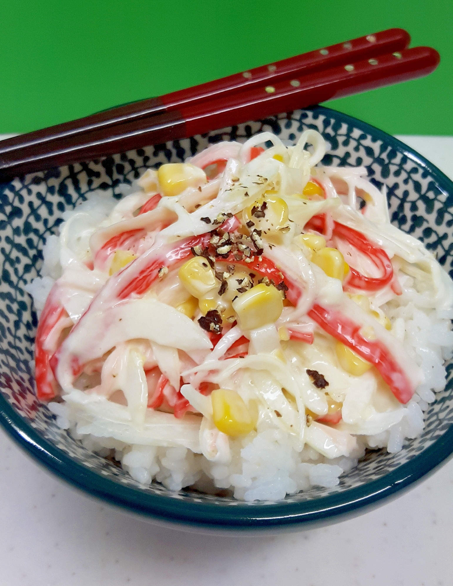 子供が喜ぶ(^^)カニかまとコーンのサラダ丼♪