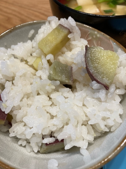 ごまを忘れてしまいましたが美味しくいただきました！3歳の息子もさつまいもご飯にす？とよく食べます。秋を感じますね〜♫ごちそうさまです。