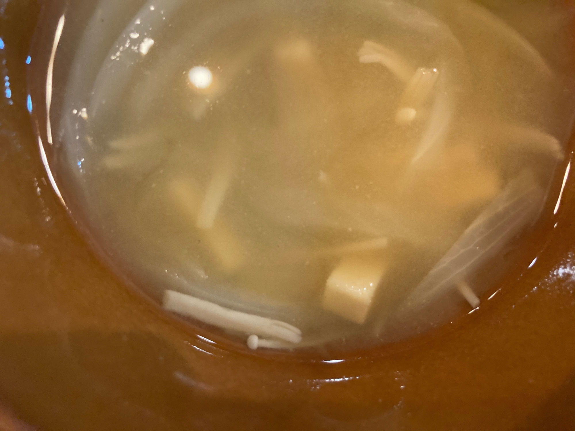 里芋とたまねぎとえのきと凍み豆腐の味噌汁