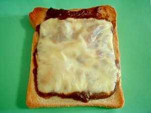 ハッシュドビーフチーズトースト