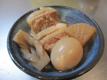 大根・こんにゃく・玉子も一緒に煮込みました☆
きび砂糖を使用したのでまろやかな甘さに仕上がりました。