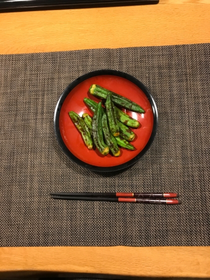 オクラの食べ方がマンネリ化していたので作ってみました。生姜焼新鮮でした。