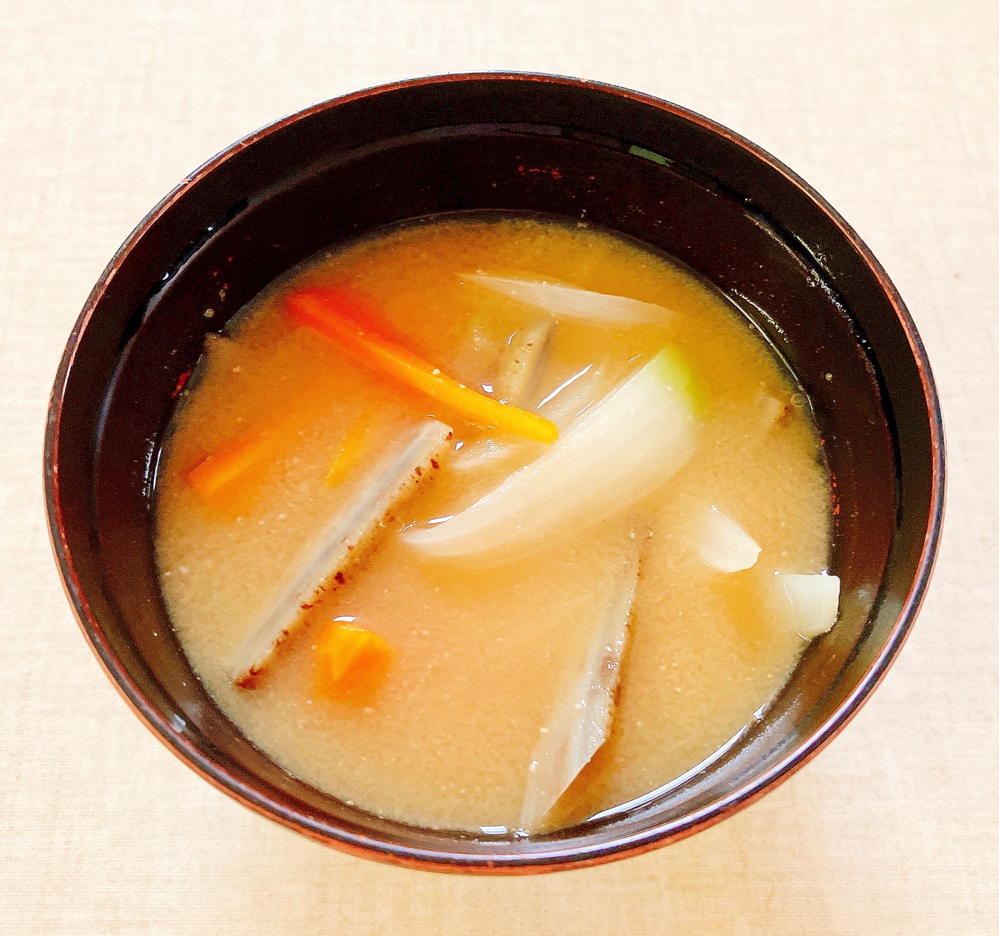 牛蒡と人参と玉ねぎの味噌汁