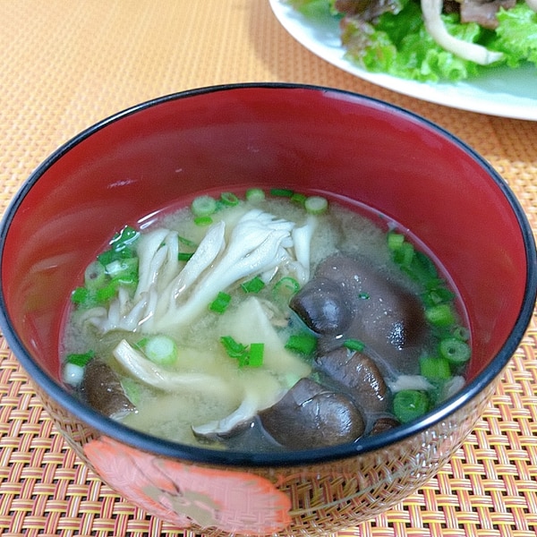 香り豊かな平茸と舞茸のお味噌汁 レシピ 作り方 By めがねのしし 楽天レシピ 香り豊かな平茸と舞茸のお味噌汁 レシピ 作り方 By めがねのしし 楽天レシピ
