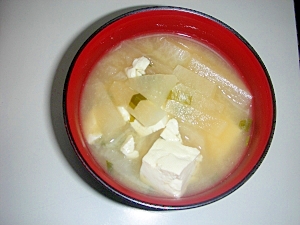 我が家の定番☆大根・豆腐・ねぎの味噌汁