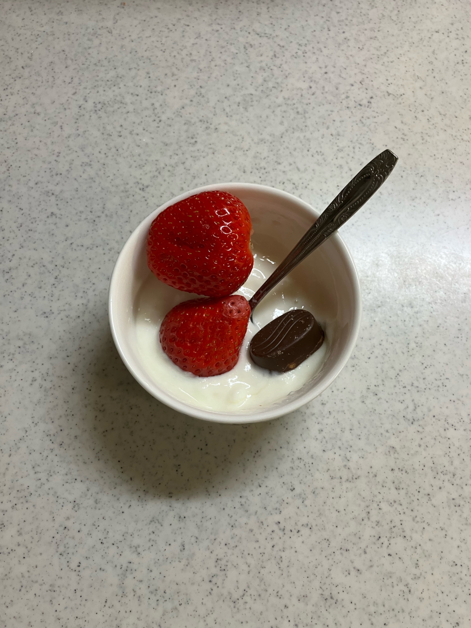 いちごとチョコのヨーグルト