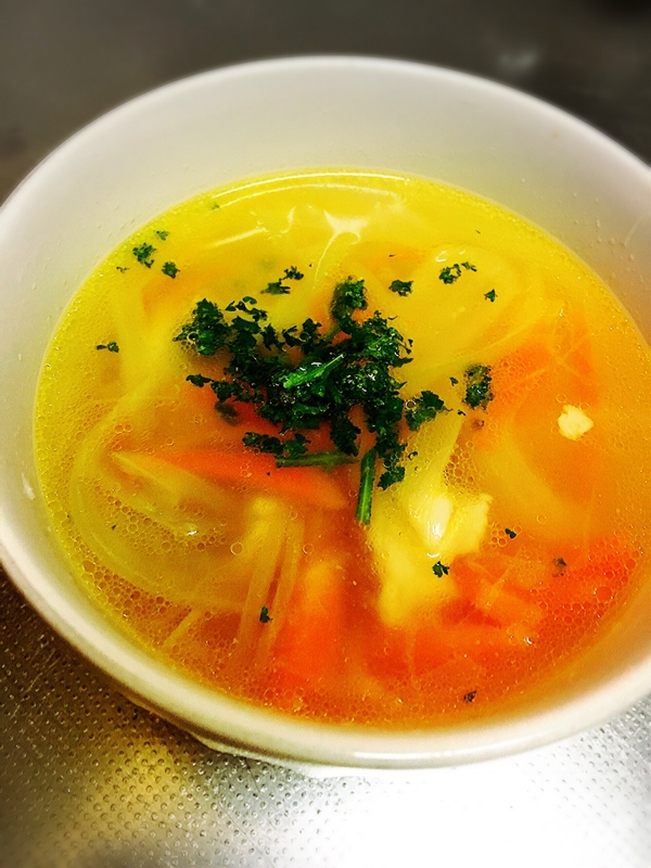 鶏肉入り新玉ねぎのコンソメスープ レシピ 作り方 By プニプニちゃ 楽天レシピ