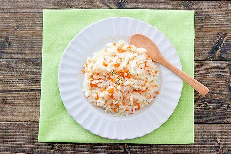 【幼児食にも】炊飯器で簡単！人参チキンピラフ