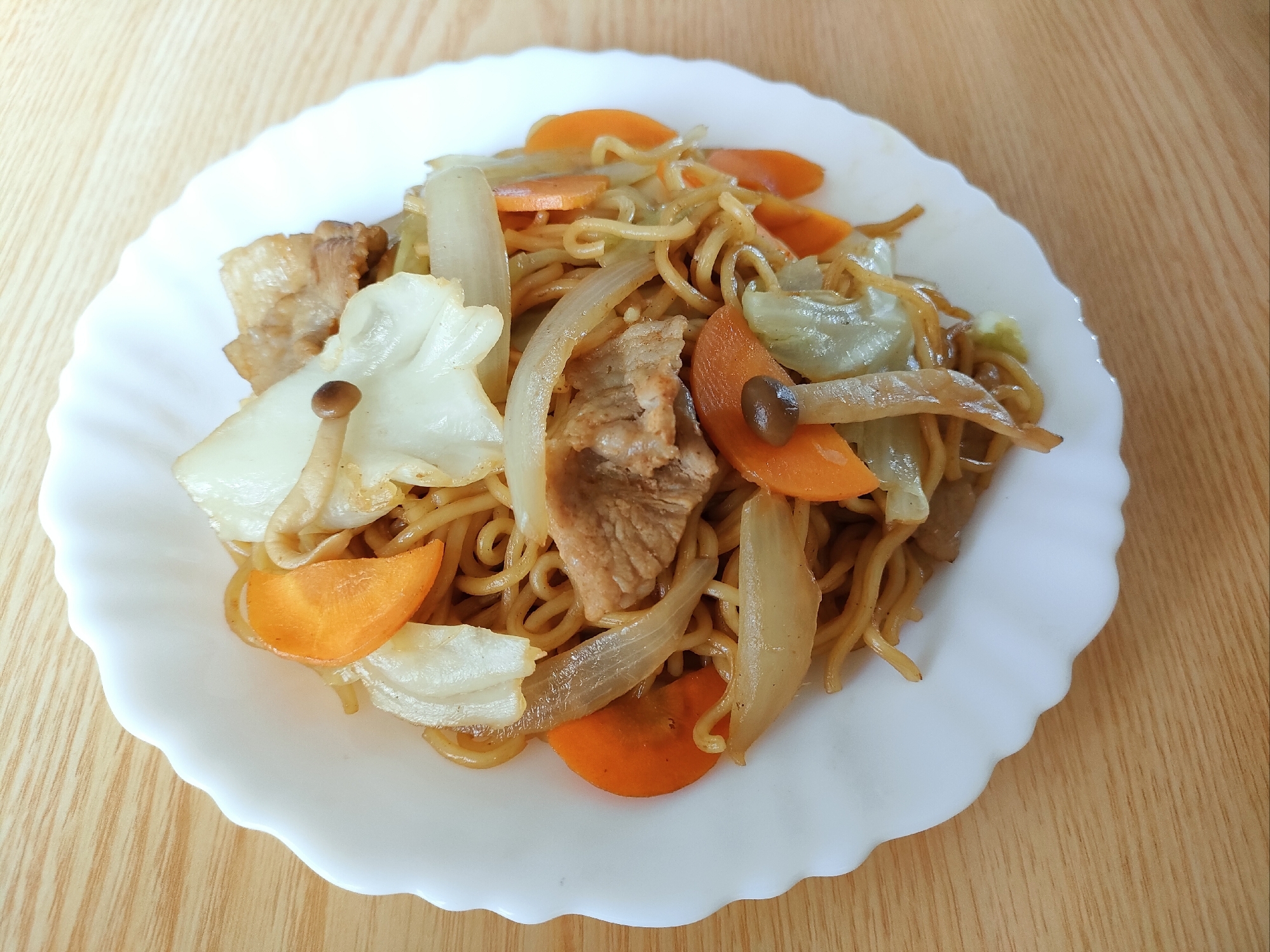 豚肉と野菜としめじの焼きそば