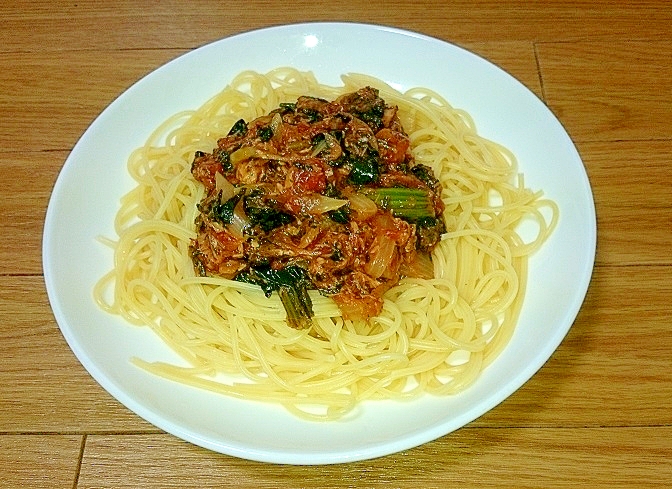 サバ味噌煮缶と冷凍ほうれん草で☆トマトソースパスタ