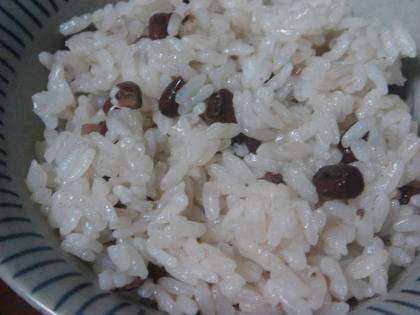 小豆の処理なしで簡単～❤もち米なかったので米だけでモチモチ感に欠けますが(汗)ゆで小豆使えるやつですね♪お赤飯大好きなので今度もち米で作ります♪ご馳走様でした♪